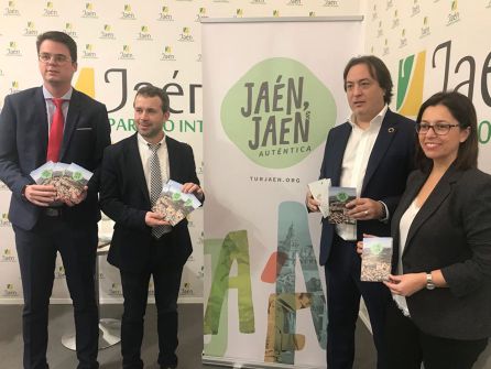 De izqda a dcha, el diputado de Turismo, Fran Lozano; el alcalde de Jaén, Julio Millán; el concejal de Cultura y Turismo, José Manuel Higueras, y la primera teniente de alcalde, África Colomo. De izqda a dcha, el diputado de Turismo, Fran Lozano; el alcalde de Jaén, Julio Millán; el concejal de Cultura y Turismo, José Manuel Higueras, y la primera teniente de alcalde, África Colomo.
