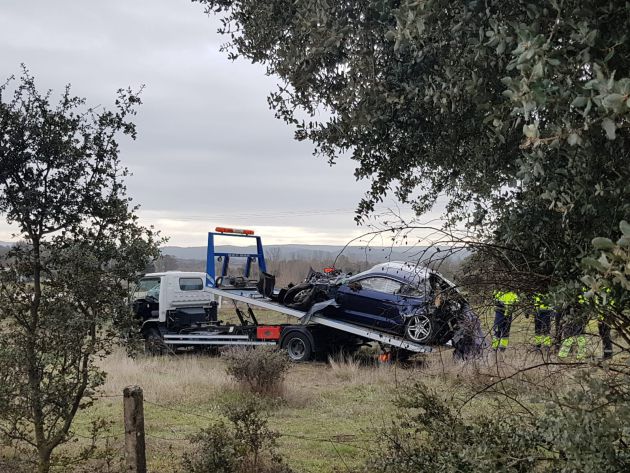 La Guardia Civil y Policía Local de Arenas han acudido al lugar del accidente La Guardia Civil y Policía Local de Arenas han acudido al lugar del accidente
