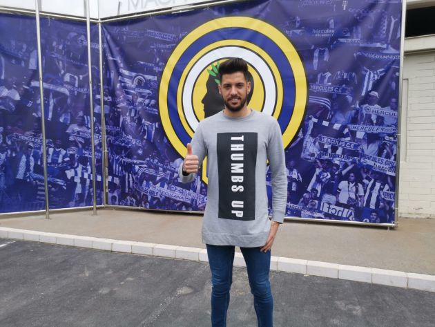 Sergio Jiménez este viernes en el Rico Pérez tras realizar el primer entrenamiento con el Hércules Sergio Jiménez este viernes en el Rico Pérez tras realizar el primer entrenamiento con el Hércules