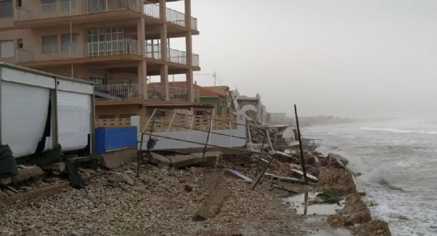 Casas arrasadas por la fuerza del temporal marítimo en Les Deveses Casas arrasadas por la fuerza del temporal marítimo en Les Deveses
