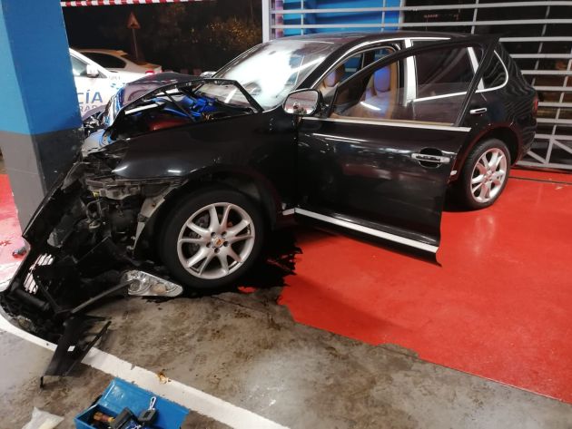 Estado en el que quedó el coche accidentado en el párking Estado en el que quedó el coche accidentado en el párking