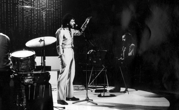 El cantante Patxi Andión en una actuación en Televisión Española. El cantante Patxi Andión en una actuación en Televisión Española.