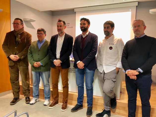 De izquierda a derecha: Josep Roquer, director regional de la Cadena SER Baleares; Joan Mayol, presidente de la DO Oli de Mallorca; Antoni Martorell, director general de AgenciaCom; Miquel Àngel Coll, director general de Relaciones Institucionales y con el Parlamento del Govern de les Illes Balears; Igor Rodríguez, coordinador del jurado, y Pep Magraner, presidente de la Associació de Forners i Pastissers de les Illes Balears De izquierda a derecha: Josep Roquer, director regional de la Cadena SER Baleares; Joan Mayol, presidente de la DO Oli de Mallorca; Antoni Martorell, director general de AgenciaCom; Miquel Àngel Coll, director general de Relaciones Institucionales y con el Parlamento del Govern de les Illes Balears; Igor Rodríguez, coordinador del jurado, y Pep Magraner, presidente de la Associació de Forners i Pastissers de les Illes Balears