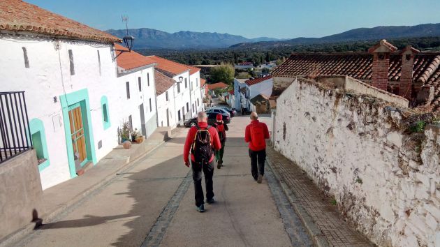 Aristóteles Moreno por las calles de Azuel. Noviembre de 2019 Aristóteles Moreno por las calles de Azuel. Noviembre de 2019