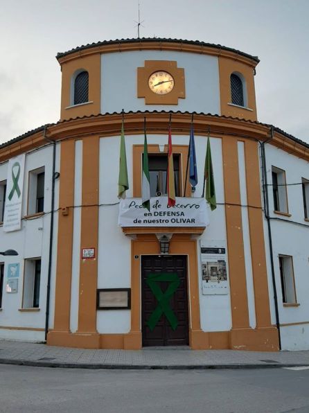 Ayuntamientos como el de Peal de Becerro solo han ofrecido servicios mínimos Ayuntamientos como el de Peal de Becerro solo han ofrecido servicios mínimos