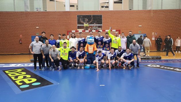 Imagen del equipo tras conseguir la victoria ante Sinfín Imagen del equipo tras conseguir la victoria ante Sinfín