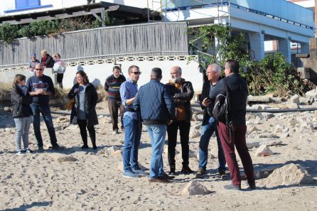 Reunión del alcalde y concejales de Dénia con vecinos de Les Deveses. Reunión del alcalde y concejales de Dénia con vecinos de Les Deveses.