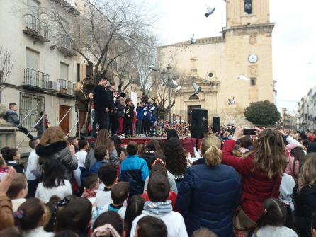 Momento de la suelta de palomas Momento de la suelta de palomas