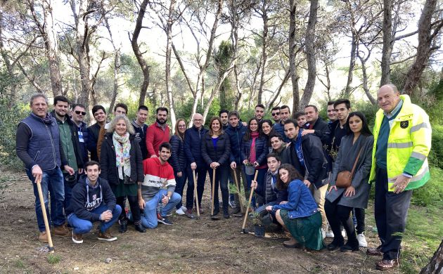 Foto de familia de los dirigentes del Partido Popular durante la celebración del Día del Árbol en la Devesa de La Albufera de València Foto de familia de los dirigentes del Partido Popular durante la celebración del Día del Árbol en la Devesa de La Albufera de València