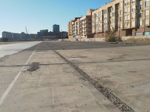 Solar municipal donde estaba instalada la feria de atracciones de València Solar municipal donde estaba instalada la feria de atracciones de València