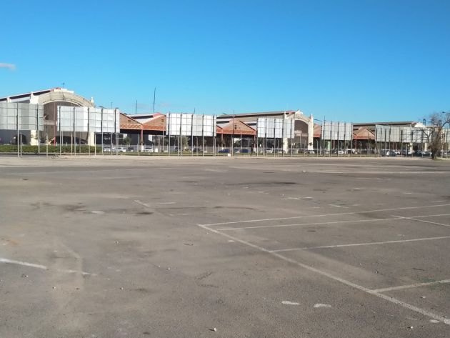Solar municipal donde estaba instalada la feria de atracciones de València Solar municipal donde estaba instalada la feria de atracciones de València