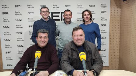 Tertulia, en los estudios de Radio Alicante Tertulia, en los estudios de Radio Alicante