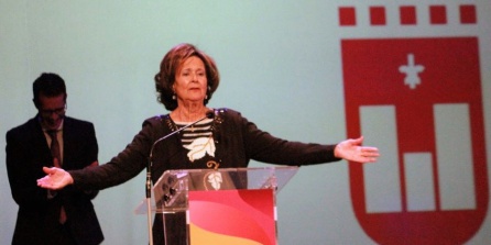 Lolin Rico, hija de D. Emilio Rico Alber, al recoger el Premio Radio Elda a la Efemeride. Lolin Rico, hija de D. Emilio Rico Alber, al recoger el Premio Radio Elda a la Efemeride.