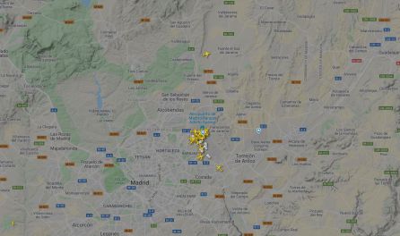 Aviones sobrevolando el Aeropuerto Adolfo Suárez Madrid-Barajas que no pueden tomar tierra por la presencia de drones. Aviones sobrevolando el Aeropuerto Adolfo Suárez Madrid-Barajas que no pueden tomar tierra por la presencia de drones.