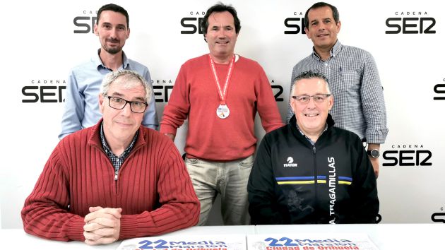 De izquierda a derecha: Jorge Díaz, José Manuel Albentosa, Carlos Arcaya y sentados: Tomás Antón y Paco Belmonte De izquierda a derecha: Jorge Díaz, José Manuel Albentosa, Carlos Arcaya y sentados: Tomás Antón y Paco Belmonte