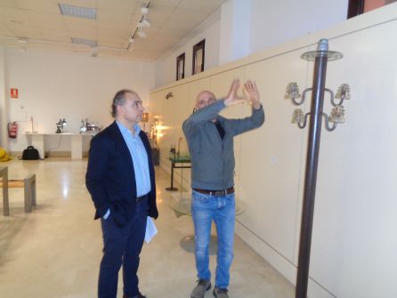 La exposición ofrece un amplio muestrario de lámparas de diseño exclusivo La exposición ofrece un amplio muestrario de lámparas de diseño exclusivo
