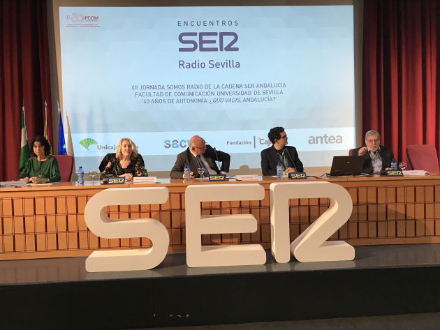 Mesa redonda "El periodismo en cuatro décadas de autonomía" Mesa redonda "El periodismo en cuatro décadas de autonomía"