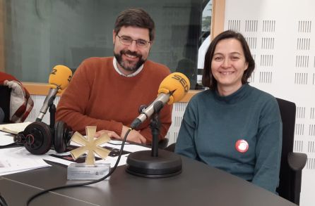 Javier Jiménez, director de APTENT, y Macarena Hernández, vicepresidenta de ARE, en los estudios de 'Hoy por Hoy'. En la imagen se puede ver el premio entregado por el reconocimiento del Ministerio de Cultura y Deporte. Javier Jiménez, director de APTENT, y Macarena Hernández, vicepresidenta de ARE, en los estudios de 'Hoy por Hoy'. En la imagen se puede ver el premio entregado por el reconocimiento del Ministerio de Cultura y Deporte.