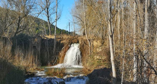 Cascada el en río Guadazaón junto al balneario. Cascada el en río Guadazaón junto al balneario.