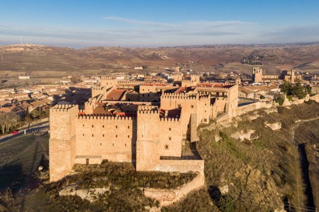 Castillo de Sigüenza, hoy Parador de Turismo. Castillo de Sigüenza, hoy Parador de Turismo.