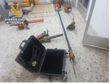 Algunos de los objetos que pretendia sustraer el ladrón Algunos de los objetos que pretendia sustraer el ladrón
