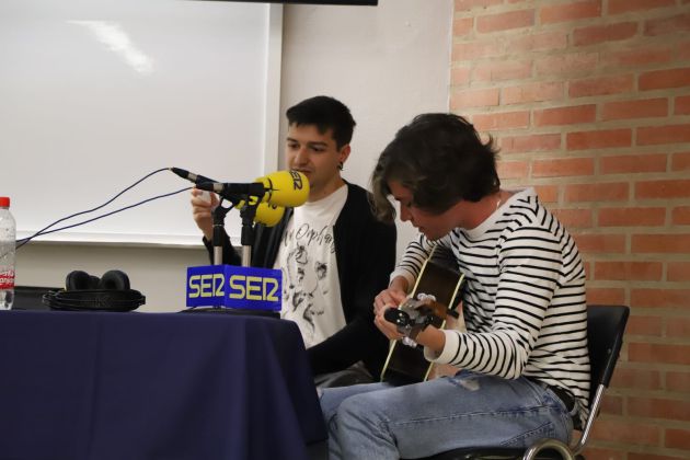 El grupo Sun Orphans actuan en el especial Hoy por Hoy Córdoba con motivo del Día Mundial de la Radio El grupo Sun Orphans actuan en el especial Hoy por Hoy Córdoba con motivo del Día Mundial de la Radio