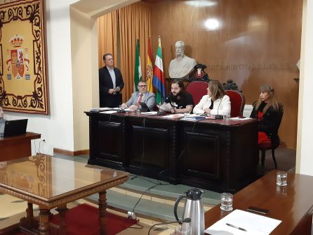 José Antonio Sánchez, vecino afectado por el envenenamiento de su mascota, se dirige a la Corporación Municipal José Antonio Sánchez, vecino afectado por el envenenamiento de su mascota, se dirige a la Corporación Municipal