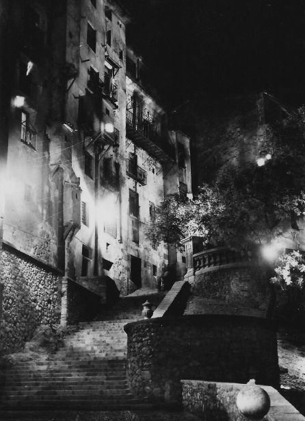 Imagen nocturna del barrio conquense de San Miguel. Imagen nocturna del barrio conquense de San Miguel.