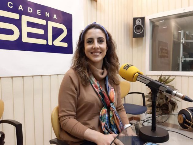 Lucía Fuentes, enóloga, sumiller y productora, en los estudios de Radio Jerez Lucía Fuentes, enóloga, sumiller y productora, en los estudios de Radio Jerez