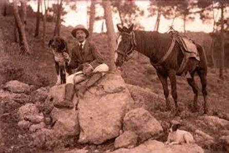 Enrique Mackay Monteverde junto a su caballo en la sierra de Cazorla Enrique Mackay Monteverde junto a su caballo en la sierra de Cazorla