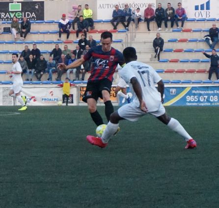 David López controla el balón David López controla el balón