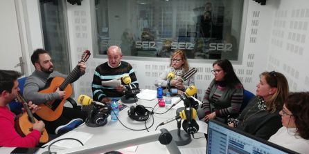 El equipo de Nacido de la tierra, en plena actuación El equipo de Nacido de la tierra, en plena actuación