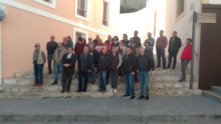Taxistas de Ibiza concentrados hoy en Can Botino. Taxistas de Ibiza concentrados hoy en Can Botino.