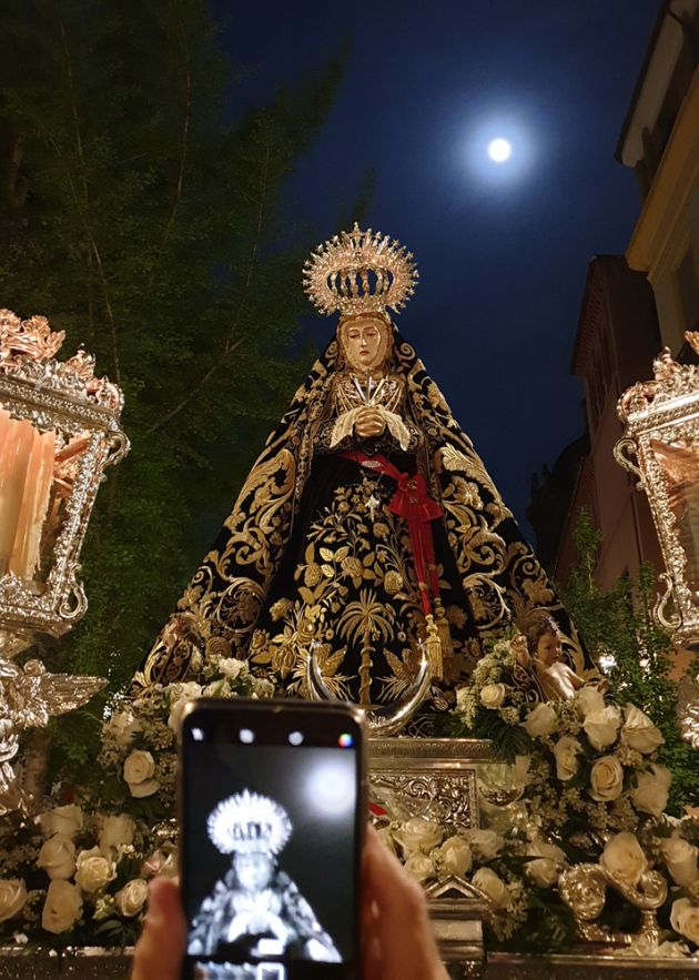 La Virgen de la Soledad de San Jerónimo el Viernes Santo de 2019 por las calles de Granada La Virgen de la Soledad de San Jerónimo el Viernes Santo de 2019 por las calles de Granada