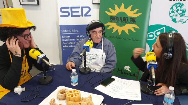 Octavio, un referente del Carnaval en Miguelturra, a sus 90 años, es uno de los más madrugadores para ultimar los detalles de la limonada que organiza para la degustación popular de este lunes Octavio, un referente del Carnaval en Miguelturra, a sus 90 años, es uno de los más madrugadores para ultimar los detalles de la limonada que organiza para la degustación popular de este lunes