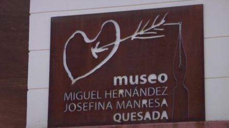 Fachada del museo Miguel Hernández -Josefina Manresa Fachada del museo Miguel Hernández -Josefina Manresa