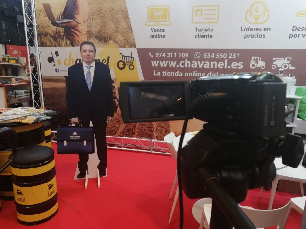 Representación del ministro de Agricultura, Luis Planas, en el expositor de Chavanel Representación del ministro de Agricultura, Luis Planas, en el expositor de Chavanel