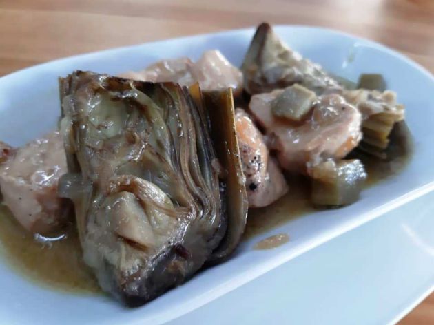 Pollo guisado con alcachofas Pollo guisado con alcachofas