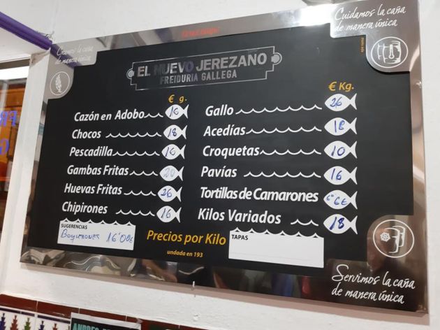 Directorio con el género de pescado en el freidor Directorio con el género de pescado en el freidor
