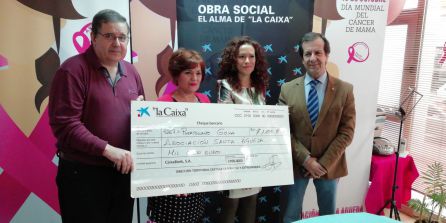Cheque entregado por La Caixa a Santa Águeda Cheque entregado por La Caixa a Santa Águeda