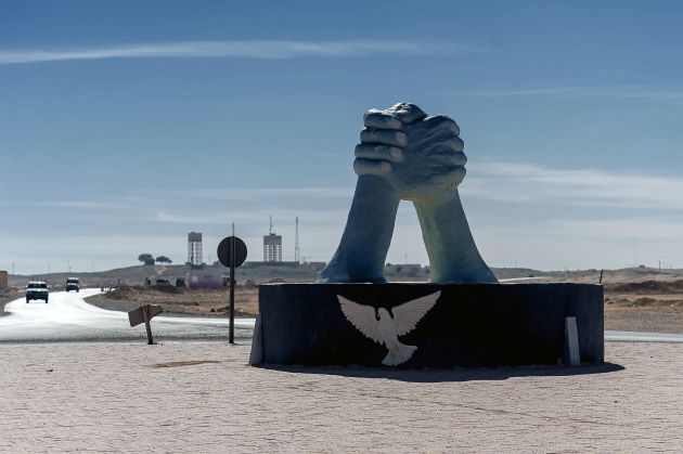 Escultura en los campamentos refugiados saharauis de Tinduf Escultura en los campamentos refugiados saharauis de Tinduf
