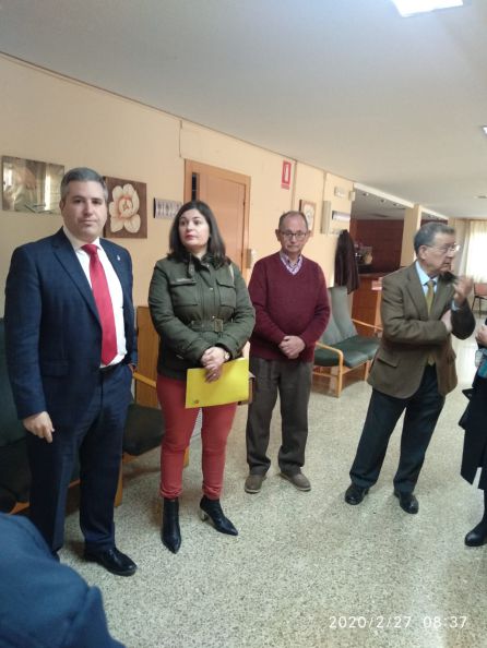 El delegado, Antonio Sútil, primero por la izquierda, acompañado por la alcaldesa, M.ª Teresa García, durante la visita al CPAPM jÓDAR El delegado, Antonio Sútil, primero por la izquierda, acompañado por la alcaldesa, M.ª Teresa García, durante la visita al CPAPM jÓDAR