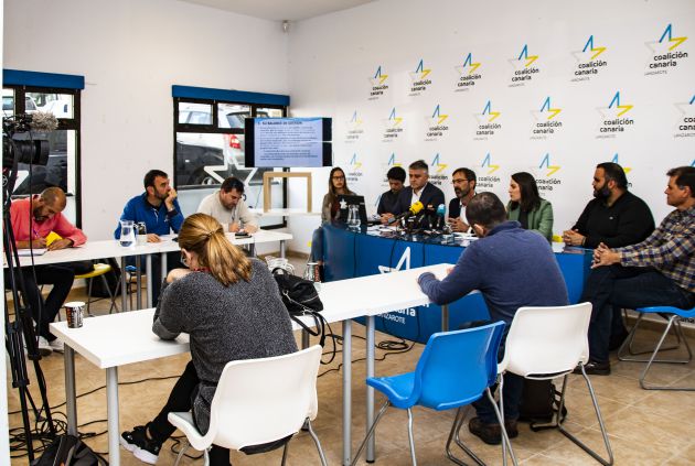 Consejeros de CC en el Cabildo de Lanzarote en una rueda de prensa. Consejeros de CC en el Cabildo de Lanzarote en una rueda de prensa.