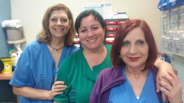 Isabel, la primera por la derecha con sus compañeras de Urgencias del Hospital Clínico de Málaga Isabel, la primera por la derecha con sus compañeras de Urgencias del Hospital Clínico de Málaga