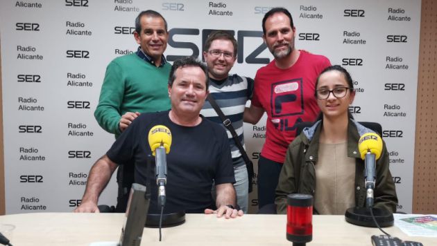 De derecha a izquierda: de pie, Carlos Arcaya, Sergio Román, Oscar Quesada y sentados, José Manuel Albentosa y María Angeles Fernández De derecha a izquierda: de pie, Carlos Arcaya, Sergio Román, Oscar Quesada y sentados, José Manuel Albentosa y María Angeles Fernández