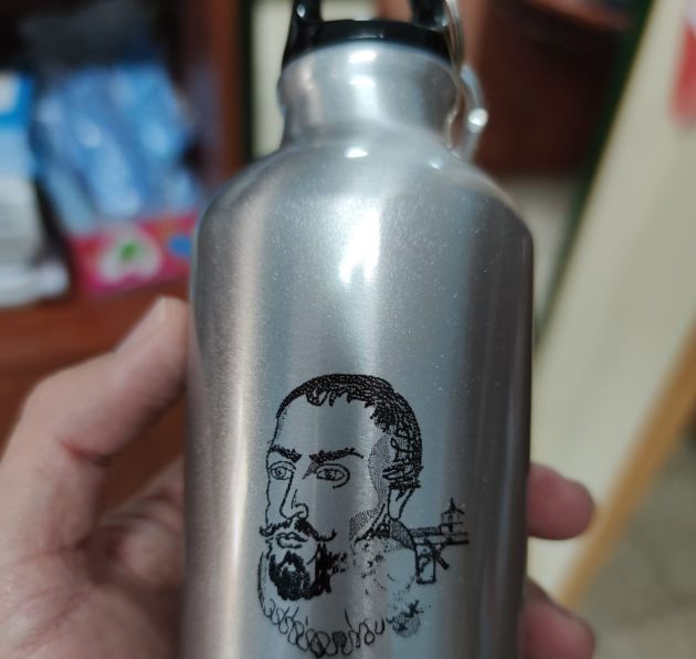 Botella de aluminio repartida a todo el alumnado del centro educativo Botella de aluminio repartida a todo el alumnado del centro educativo