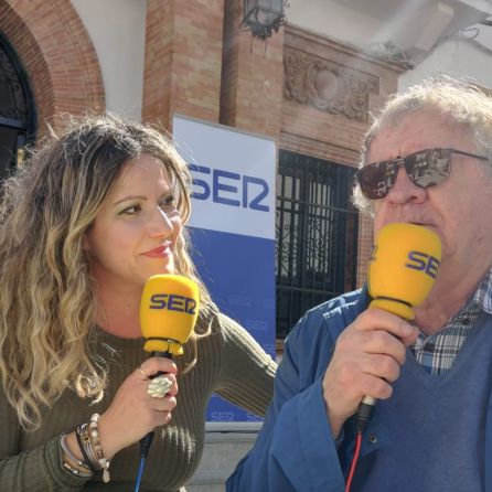 Ian Gibson, hispanista de origen irlandés y nacionalizado español junto a Ana Gil periodista de la SER Ian Gibson, hispanista de origen irlandés y nacionalizado español junto a Ana Gil periodista de la SER