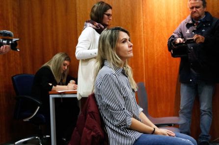 Elisa Mandillo, en la sala del tribunal por la denunciada de la asociación de abogados Cristianos por participar en una concentración en 2015 por llevar dicho órgano femenino en procesión en la manifestación del 8M.
Elisa Mandillo, en la sala del tribunal por la denunciada de la asociación de abogados Cristianos por participar en una concentración en 2015 por llevar dicho órgano femenino en procesión en la manifestación del 8M.
