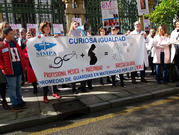 El Sindicato Médico también salió hoy a la calle contra la brecha salarial El Sindicato Médico también salió hoy a la calle contra la brecha salarial