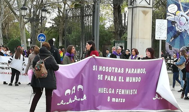 Pancarta en la cabecera de la manifestación, en la puerta del Parque de Gasset Pancarta en la cabecera de la manifestación, en la puerta del Parque de Gasset